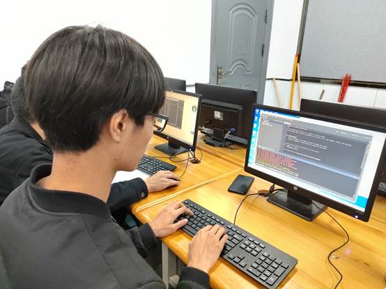 軟件學(xué)院舉辦職業(yè)院校技能競(jìng)賽“Python應(yīng)用開(kāi)發(fā)”賽項(xiàng)校內(nèi)選拔賽，助推軟件開(kāi)發(fā)及技術(shù)推廣